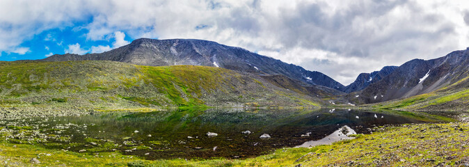 Fototapeta na wymiar beautiful landscape of a mountain lake on a sunny day
