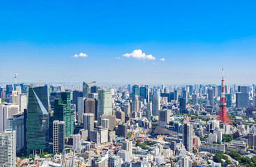 東京タワーと高層ビル群