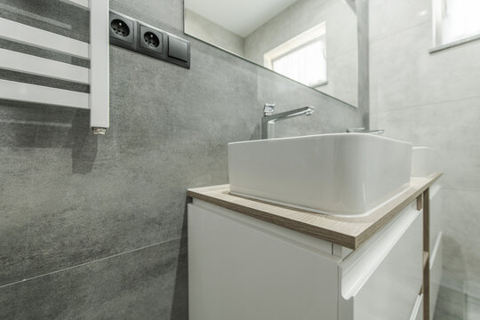 Clean Modern Bathroom Interior Design