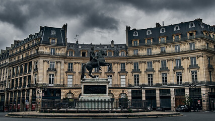 Fototapeta na wymiar Paris, beautiful Haussmann buildings in a chic area of the french capital 