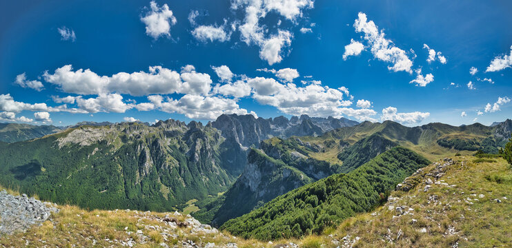 Panoramic view from the top of the Karaula to the peaks of Volusnica, Talijanka