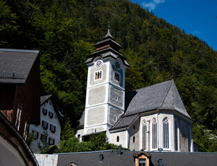 Fototapeta na wymiar Catholic Church in Halltstatt in the sunshine