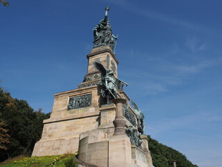 Fototapeta na wymiar Niederwalddenkmal bei Rüdesheim am Rhein
