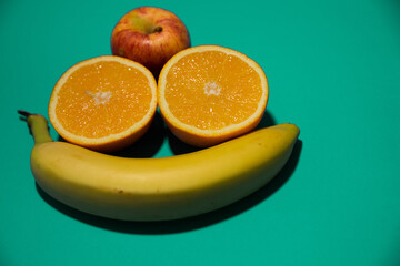 piramida zdrowia owoce, jabłko banan pomarańcz, smoothie sok