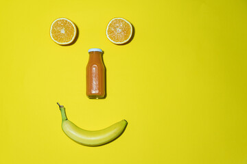 Uśmiech zdrowie owoce, jabłko banan pomarańcz, smoothie sok - obrazy, fototapety, plakaty