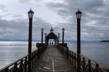Anlegebrücke am Seeufer des Lago Llanquiheu in Frutillar in Chile 