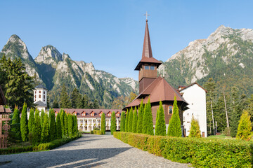 Fototapeta na wymiar Kloster Caraiman in den rumänischen Karpaten bei Busteni - Transilvanien