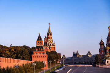 Naklejka premium cityscape with ancient buildings and skyscrapers at sunrise