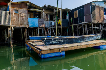 Fototapeta na wymiar houses on the water