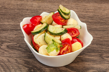 Salad with vegetables and mozzarlla