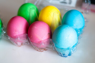 Fototapeta na wymiar colored eggs in the egg tray