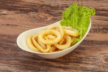 Roasted squid rings with salad