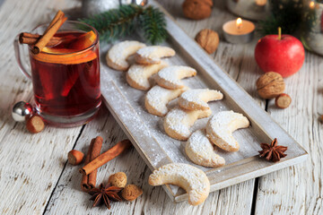 Vanillekipferl und Glühwein