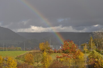 Der Regenbogen im Herbst  