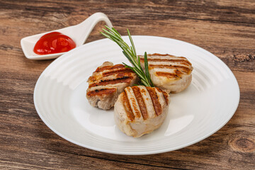 Grilled pork medallion with sauce
