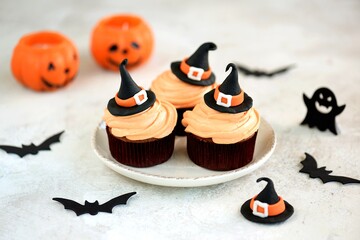 Halloween cupcakes with cottage cheese cream and mastic witch hat.