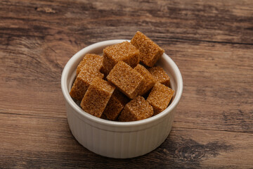 Cane sugar cubs in the bowl