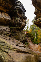 Obraz premium stone city in the woods moss-grown nature of Russi. Usva, Ural.