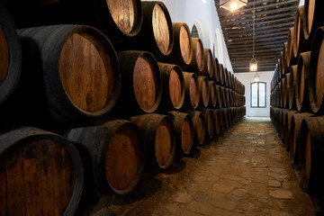 Barricas de vino de madera de roble americano