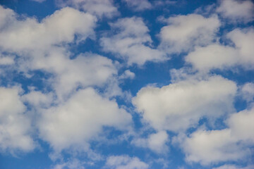 Obraz premium Beautiful background of the blue cloudy sky