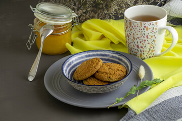 composition of honey and tea cookies