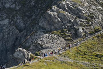 wanderer im kleinwalsertal