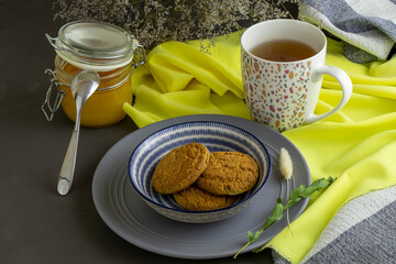 composition of honey and tea cookies