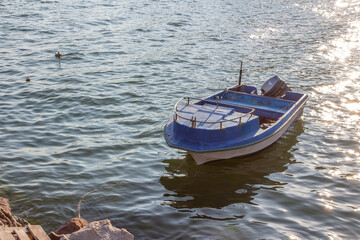 Naklejka premium boat on the sea