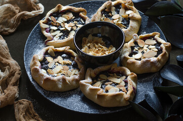 Biscuit with currant blue cheese and nuts