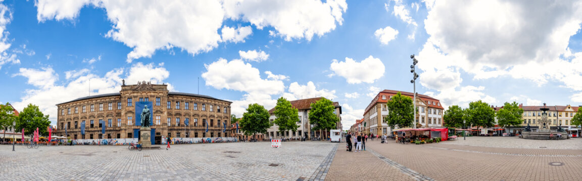 Schlossplatz, Erlangen, Bayern, Deutschland 