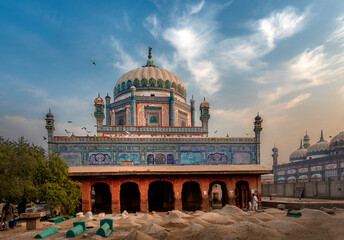  Makhdoom Rashid is 20 km distant from Multan towards the east on Vehari Road (old Multan Dehli...