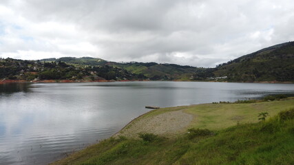 Fototapeta na wymiar Lake view (lake Calima - Colombia)