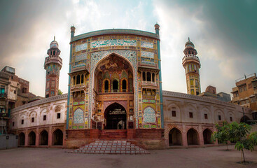 wazir khan mosque, masjid wazir kahn, an old mosque in Lahore , Mughals architecture in Pakistan 