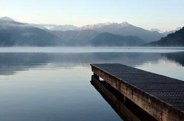 Obraz premium Lake Kaniere & Jetty at Dawn, New Zealand