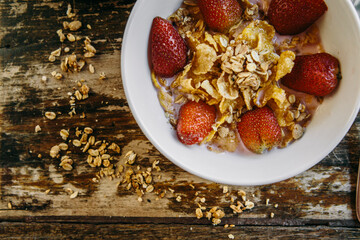 muesli with strawberries - brakefast - wood
