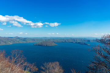 【青森県十和田湖】御鼻部山から眺める春の十和田湖