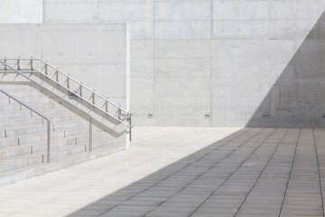 Sunny concrete courtyard © Martin Barraud/Caia Image