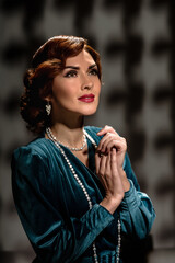 Obraz premium portrait of young luxury woman in retro vintage style