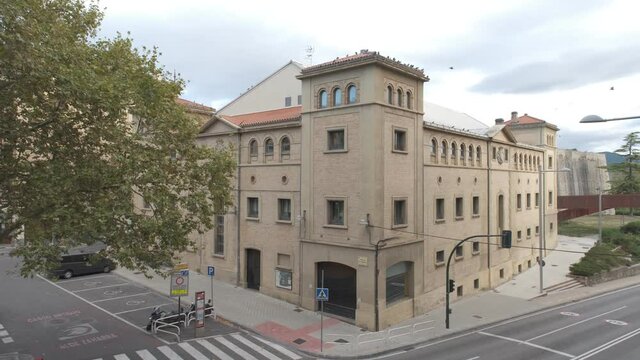 Basque pelota court building alongside a road