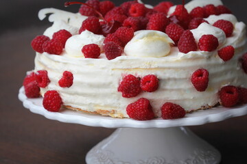 Cheesecake with fresh raspberry and white chocolate