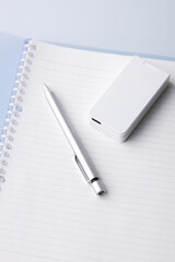 携帯電話とノート