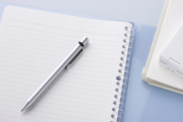 ボールペンとノート