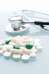 聴診器と薬