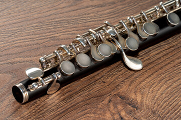 Obraz premium Close up of a Piccolo Flute on a brown wooden background