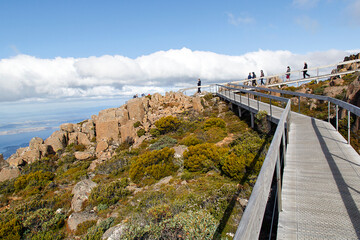 Obraz premium Pinnacle Observation Point and shelter - officially kunanyi / Mount Wellington, incorporating its Palawa kani name, is a mountain in the southeast coastal region of Tasmania, Australia.
