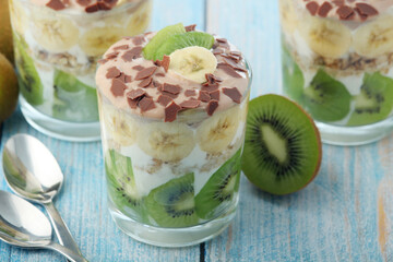 Trifle desserts with bananas, kiwi and yogurt