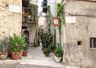 Fototapeta na wymiar Italy. sicilia. Narrow streets in Cefalu.