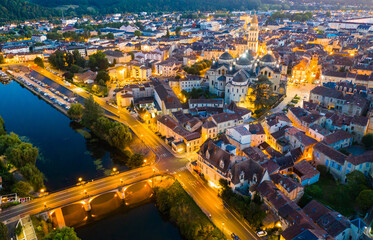 Obraz premium Scenic aerial view of French commune of Perigueux at night