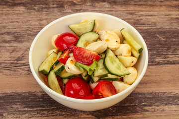 Salad with vegetables and mozzarlla