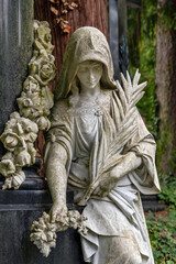 Frauenbildnis mit Palmzweig  auf dem Nordfriedhof in Wiesbaden
